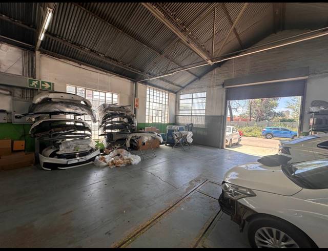 2,230M² INDUSTRIAL YARD FOR SALE IN KEMPTON PARK CENTRAL